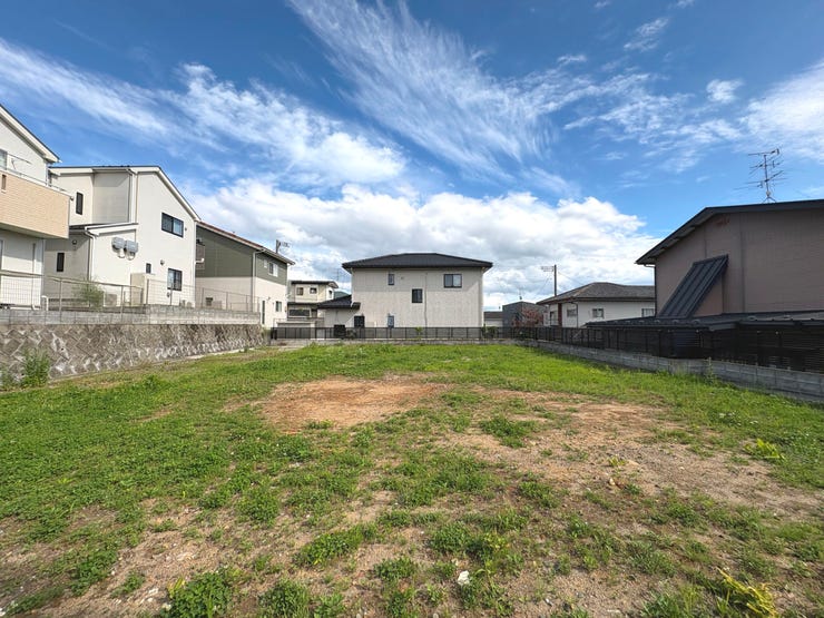 【外観】
411.20㎡(124.38坪)の広々とした土地面積!建築条件無で自由建築が叶います♪