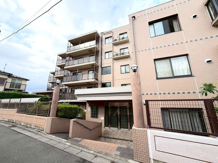 【外観】
【新規公開 東急ドエルアルス北浦和】
リフォームもご相談ください!◇室内大変綺麗です◇まうは資料請求からハウスドゥ 北宿通りにお気軽にお問い合わせください!