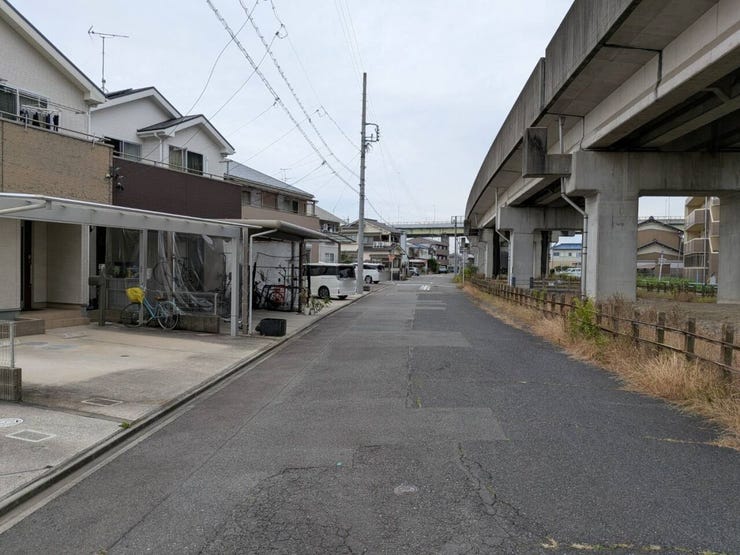 気になる方は、ご案内させていただきます。
お気軽にお問い合わせください。
お問い合わせは「ハウスドゥ 清須」まで!
名鉄新清洲駅から西へ。十六銀行さんの前です!