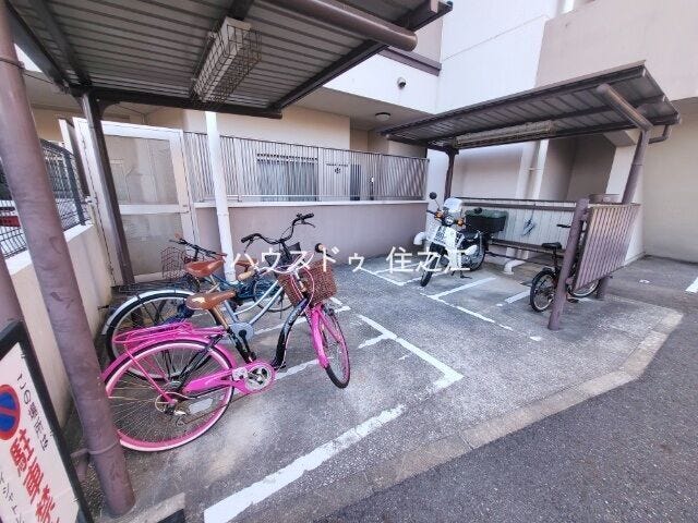 ★バイク置場。最新の空き状況の確認はお気軽にお申し付け下さい。