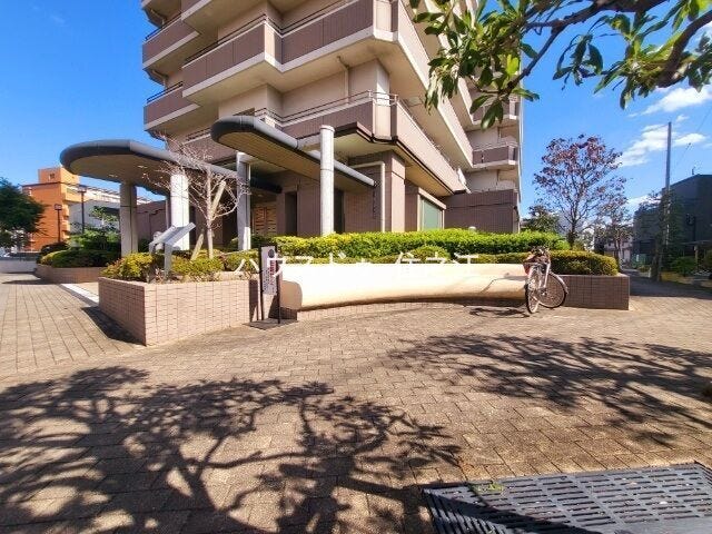 ★マンション内の敷地。植栽も多くあり緑豊かです♪