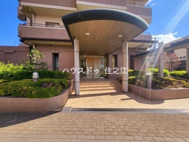 ★お洒落な印象のエントランス。大人の雰囲気を感じますね♪