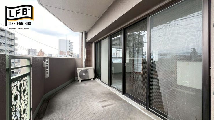 物干しがついており、バルコニーに幅もありますので、天気の良い日は洗濯物を干しやすいです♪