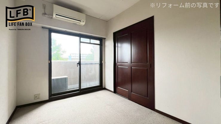 こちらの洋室にも収納付き♪バルコニーにも出られます!