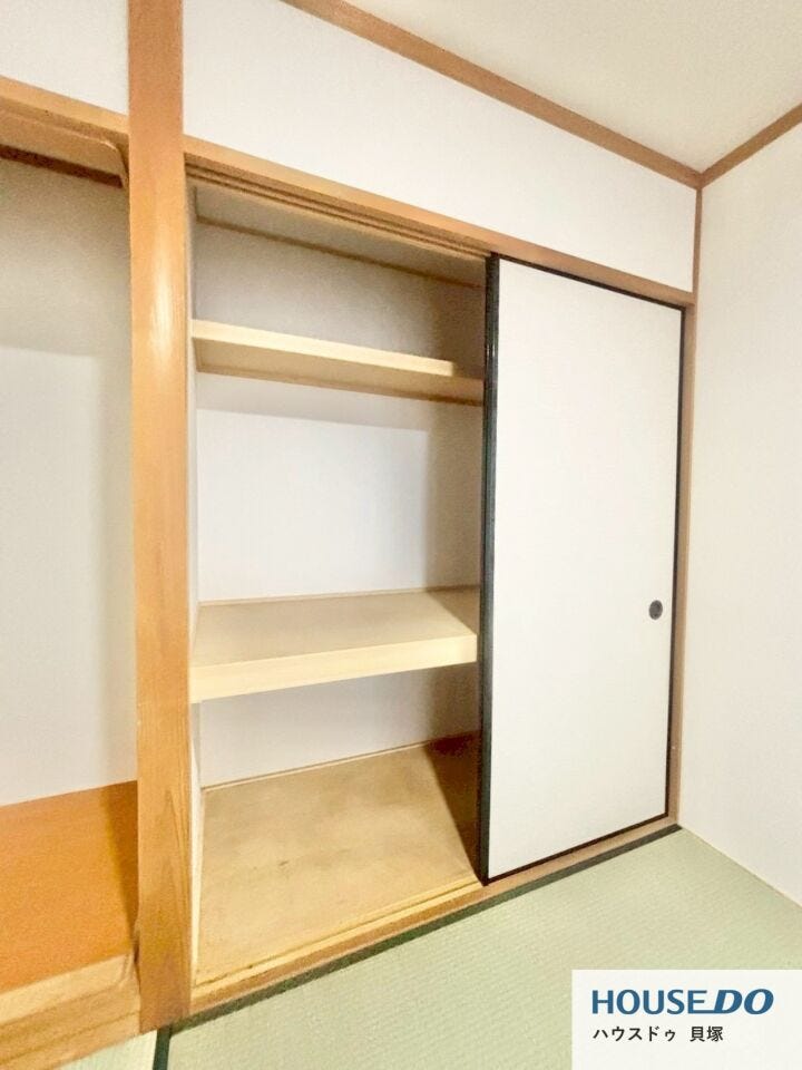 奥行きのある押入収納で、かさばる荷物もすっきり整理できます♪