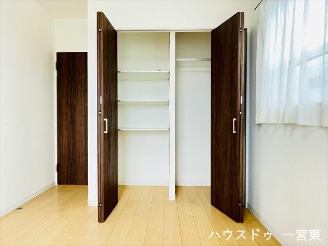 【6帖東洋室】ハンガーパイプや枕棚があらかじめついているので、サッと片づける事が出来ます!