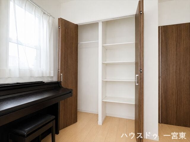 ※居住中につき室内を CG にて物消しをしたものです。
【6帖西洋室】収納スペース充実!お部屋を広く使えます。
