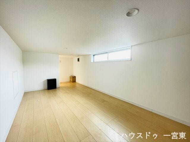 【小屋裏】屋根裏収納付で生活スペースも広々。