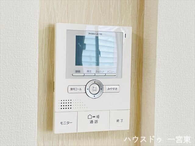 【モニター付きインターホン】来客対応をスマートにしながら、安全性も高める便利な設備。日常の安心感をプラスします。