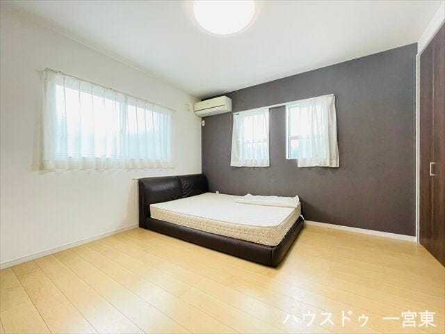 【8帖】一番広いお部屋になっています。クローゼットも大きいので、主寝室の利用に適しています。