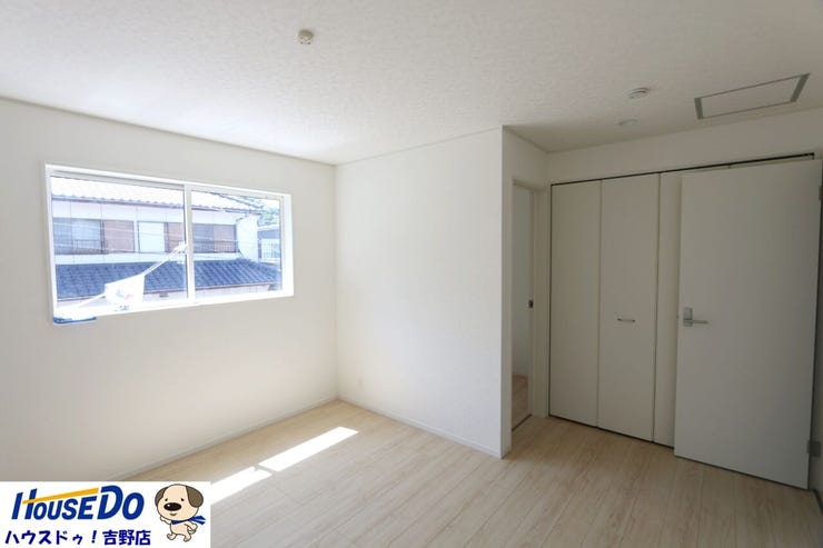 2階洋室8帖。全居室収納あり。お部屋をスッキリ片付けられます。