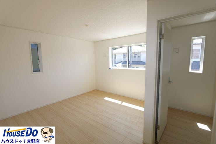 2階洋室8帖。全居室収納あり。お部屋をスッキリ片付けられます。