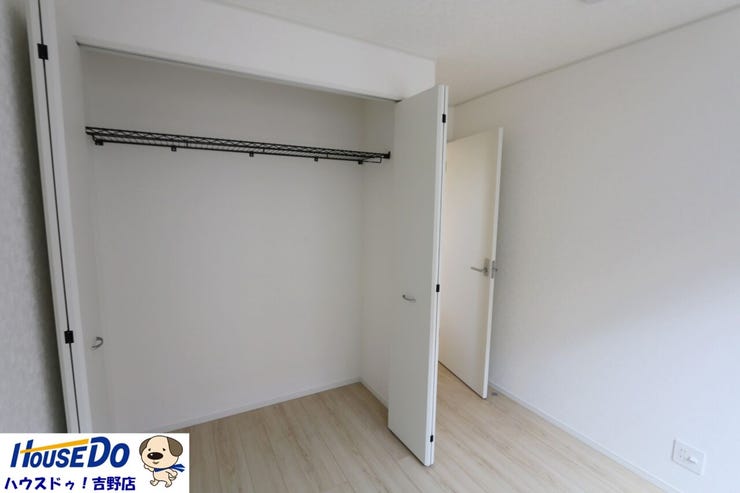 2階洋室4.5帖。全居室収納あり。お部屋をスッキリ片付けられます。