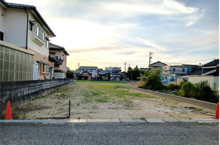 成美小学校&志貴野中学校エリア、保育園まで徒歩16分♪
南東道路に面し、朝から心地よい日差しが差し込みます。
