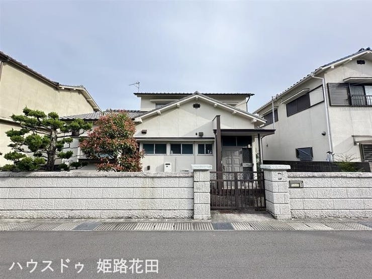 【外観】
敷地広々♪