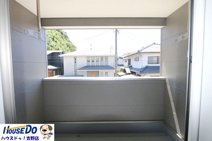 南向きインナーバルコニー。屋根があるので、多少の雨も安心です。