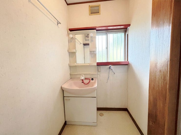 小倉南区上吉田 中古戸建て♪バス停徒歩5分♪ドラッグストア・コンビニ徒歩14分♪