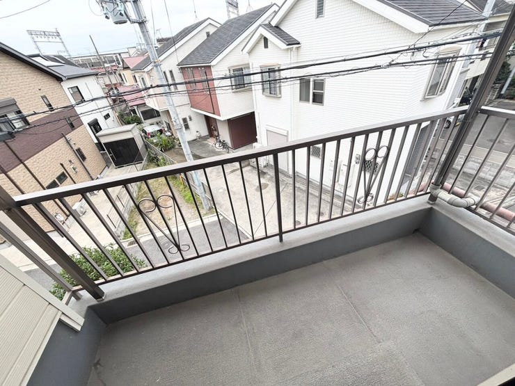 南側バルコニー側も近隣に高層建物がなく遠くの空まで見通せます♪
2017年4月、ベランダ防水工事済!