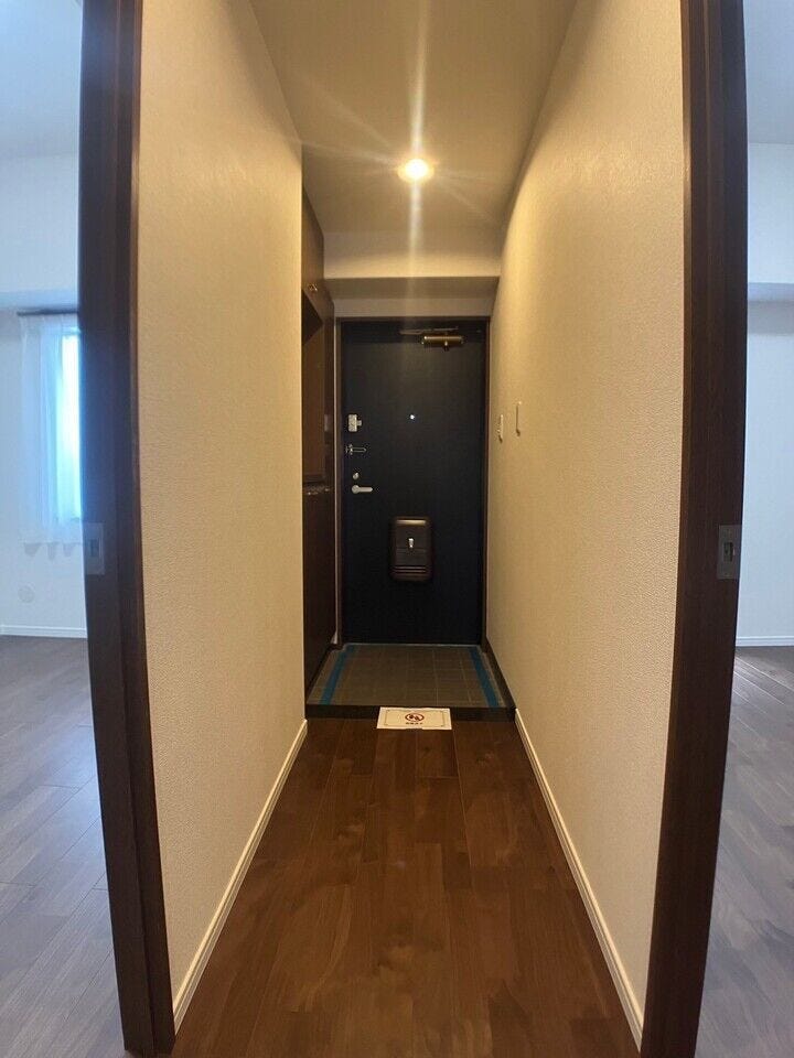 玄関にはご家族の靴を収納できるシューズボックスあり!玄関先をいつも綺麗に保てます。