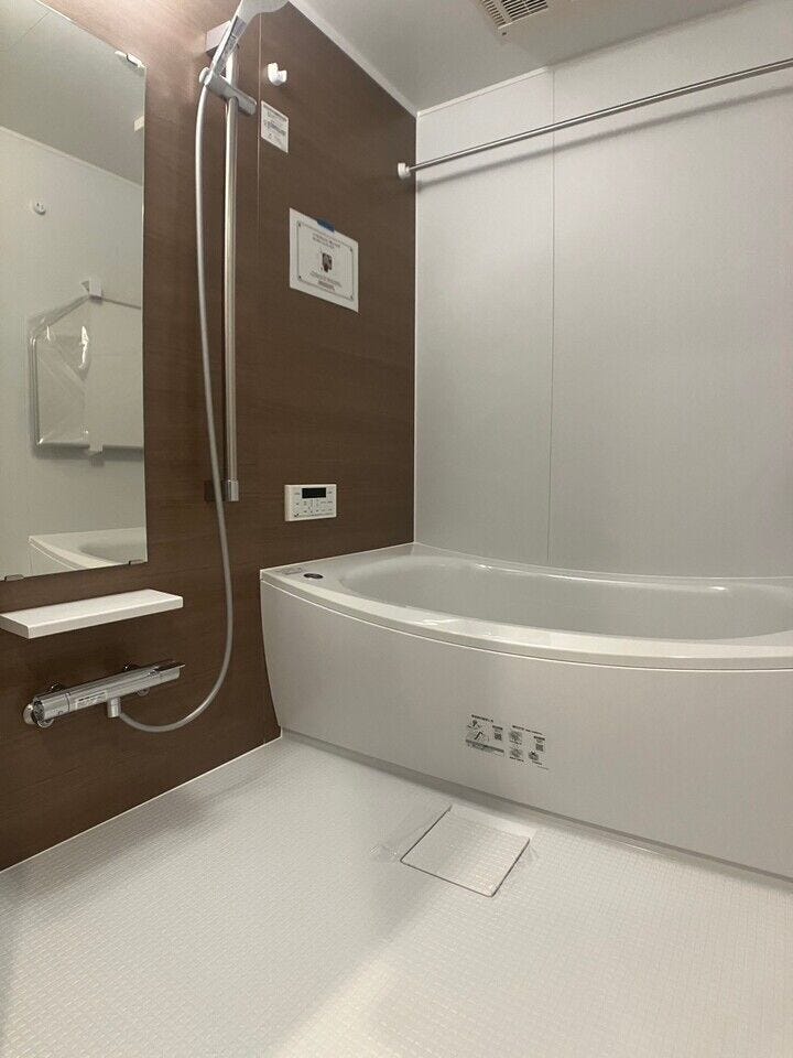 【追い炊き機能あり】
追い炊き機能つきのユニットバスの為、家族で入浴時間が違ってもすぐい暖かいお湯に浸かることが可能♪