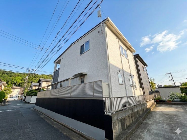 裏側から見てもきれいに保たれた外観