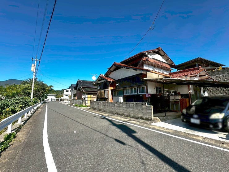 【外観】
小倉南区長野東町 売土地 土地面積約146坪♪角地♪コンビニまで徒歩約4分♪前面道路幅員6m以上♪