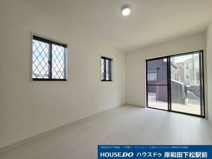 たっぷり入ってくる日差しがお部屋全体を優しく包み込みます。