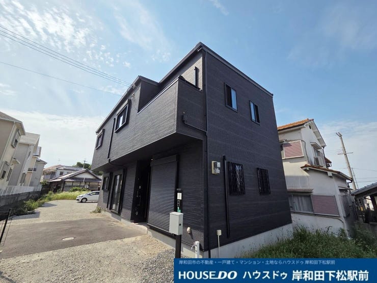 【外観】
青空の下にそびえ立つ堂々たる外観。