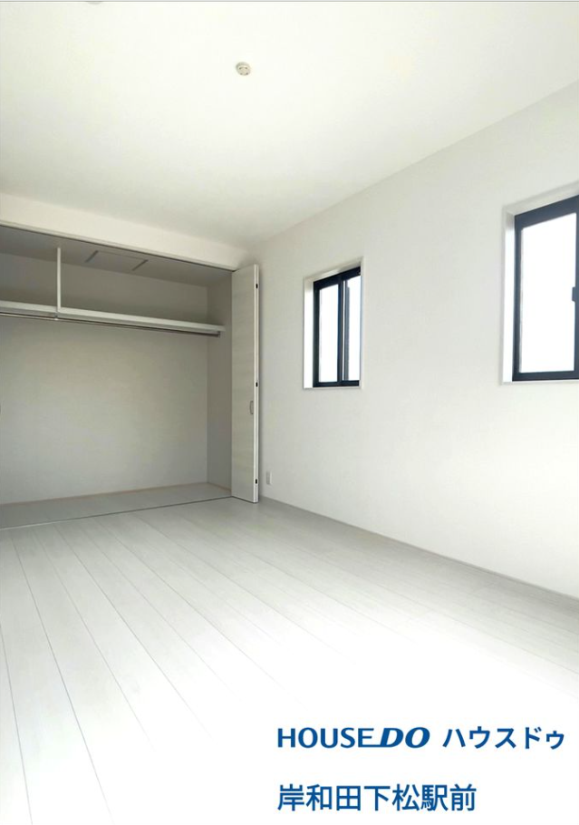 窓が二つあるので小さなご兄弟、姉妹のお子様たちのお部屋にぴったりですね。