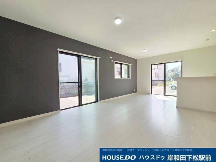 採光に工夫を感じ!光が舞う明るいリビング☆家で過ごす時間が特別な時間になりますね♪