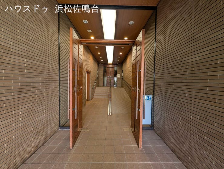 エントランス全景