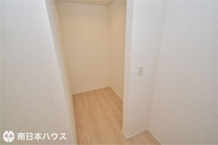 城山２丁目 新築戸建 城山２丁目／２区画 【パントリー】キッチンにはパントリー付きです♪食品のストックや普段使わない家電などの収納に便利です♪