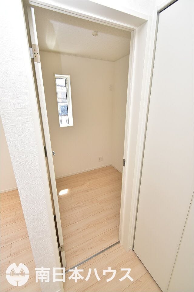 城山２丁目 新築戸建 城山２丁目／２区画 【テレワークルーム】仕事や趣味、書斎、ウォークインクローゼットなどいろいろと活躍できます♪