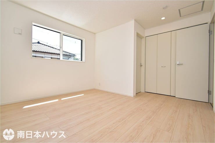 城山２丁目 新築戸建 城山２丁目／２区画 【洋室】8帖の洋室です！テレワークルームを備えた広々としたお部屋で寝室にも最適です♪