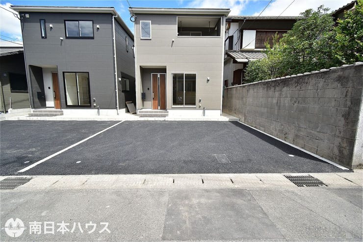 城山２丁目 新築戸建 城山２丁目／２区画 【駐車場】駐車3台！普通車1台、軽自動車2台分です！車通りも少なく駐車しやすいです♪