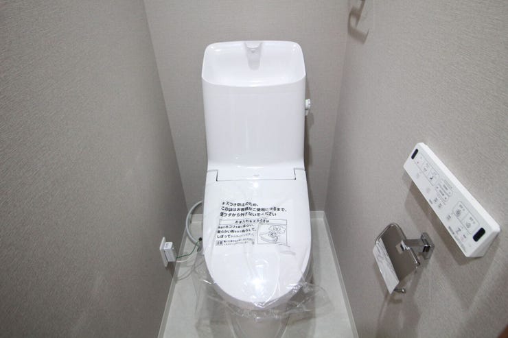 いつも清潔なスペースであってほしいのが毎日使うトイレです。掃除がしやすいのはもちろん、落ち着けるスペースにしたいですね。