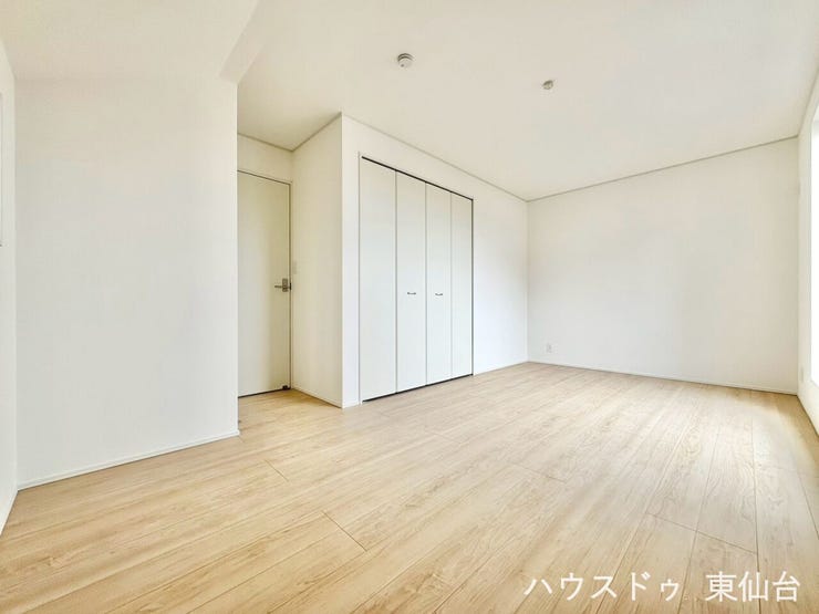 約8.7帖の広々とした洋室♪