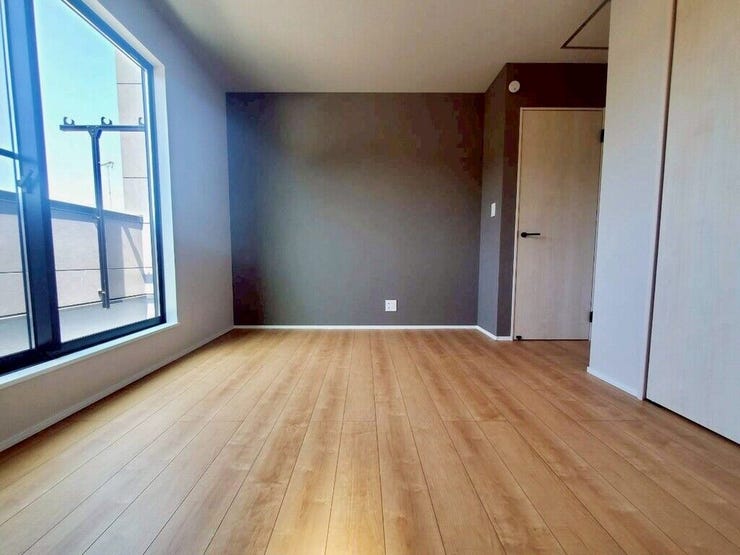 【Bedroom】ベッドとデスクを置いてもゆとりのある、使い勝手の良い広さの洋室です。