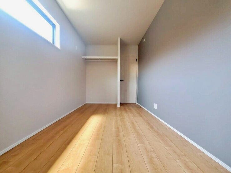 【Bedroom】ナチュラルな内装で、リラックスできる空間。寝室や書斎にも最適です。