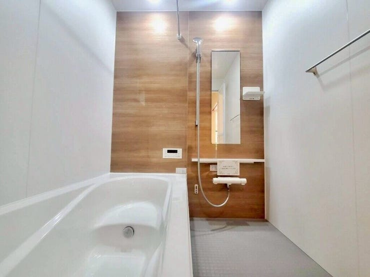 【Bathroom】お子様とのバスタイムにも十分な広さがあり、掃除も簡単にできます。