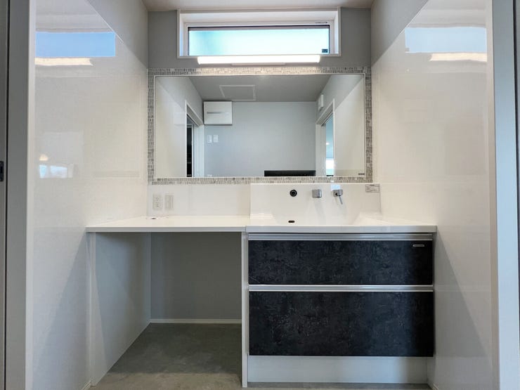 室内(2026年7月)撮影
◎本日案内可能◎
お風呂上りにお手入れできるカウンターがついていて嬉しい洗面台です!