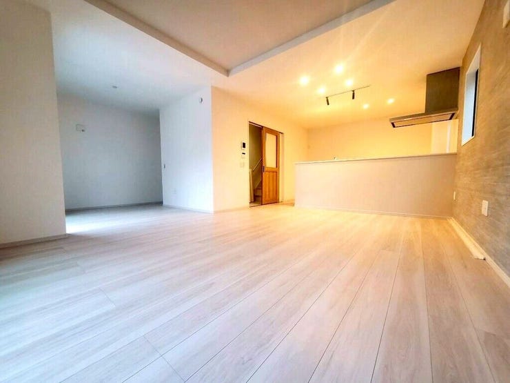 【Living】家族が集まりやすい場所で、くつろぎと会話が自然に生まれます。