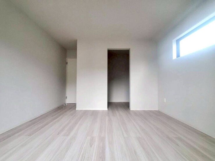 【Bedroom】ベッドとデスクを置いてもゆとりのある、使い勝手の良い広さの洋室です。