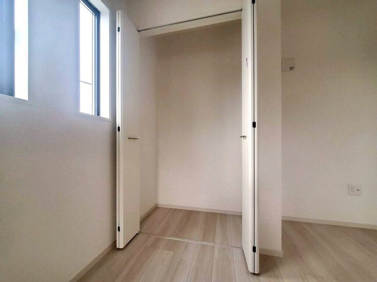【Bedroom】クローゼット完備で収納力◎。家具の配置もしやすい機能的な洋室です。