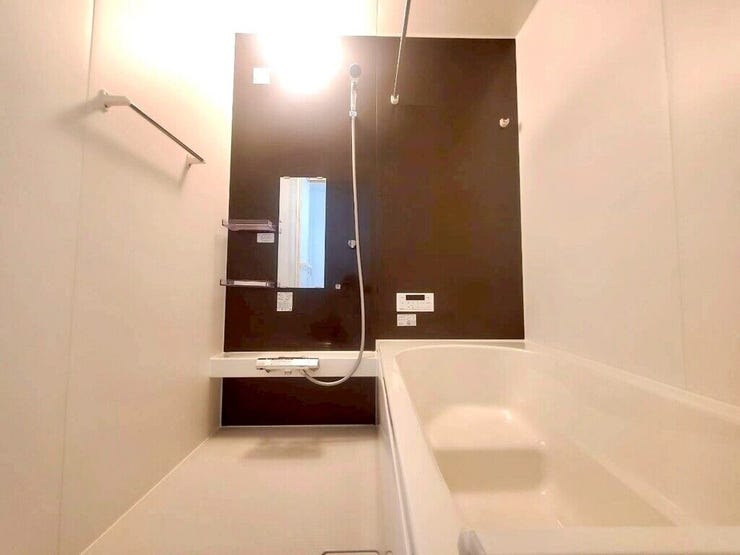 【Bathroom】お子様とのバスタイムにも十分な広さがあり、掃除も簡単にできます。