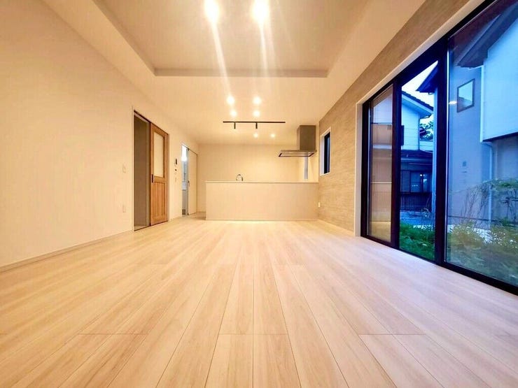 【Living】家族が集まりやすい場所で、くつろぎと会話が自然に生まれます。