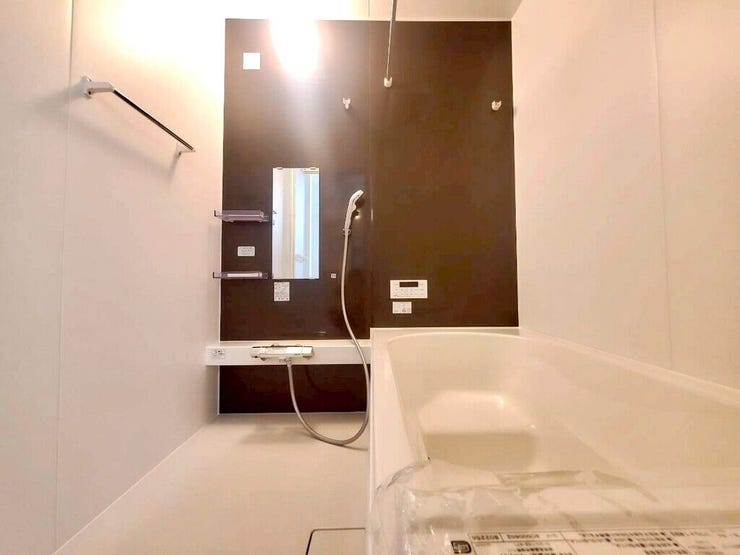 【Bathroom】お子様とのバスタイムにも十分な広さがあり、掃除も簡単にできます。