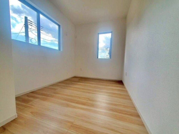 【Bedroom】ベッドとデスクを置いてもゆとりのある、使い勝手の良い広さの洋室です。
