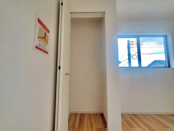 【Bedroom】クローゼット完備で収納力◎。家具の配置もしやすい機能的な洋室です。