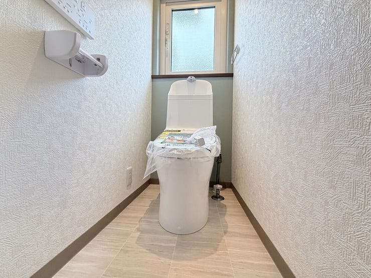 ☆トイレリフォーム済み!温水洗浄便座を備え、窓付きで明るく風道しの良い設計♪